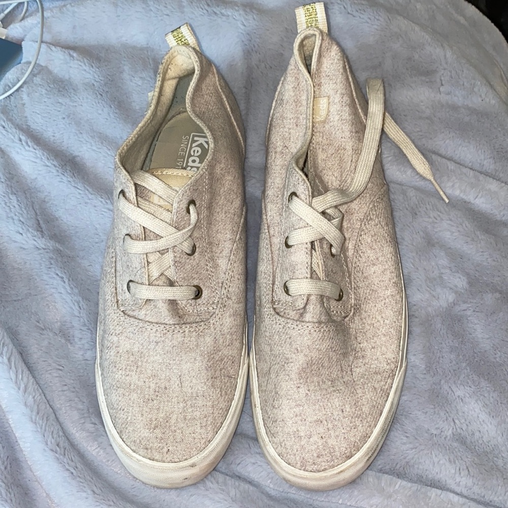 Cream low top Keds sneaker